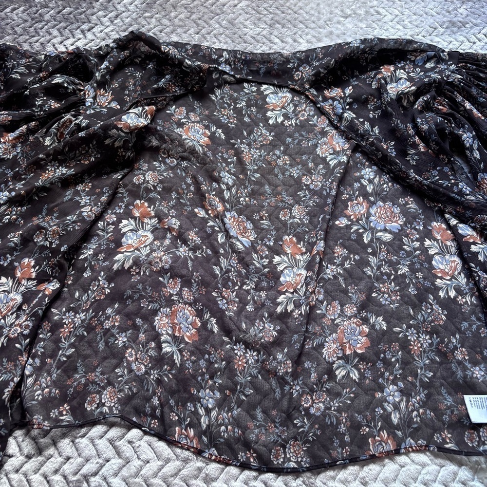 ⭐️⭐️⭐️American Eagle sheet black with floral print kimono size Large/Xlarge - Picture 5 of 8